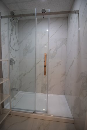 Supreme Shower Room.jpg